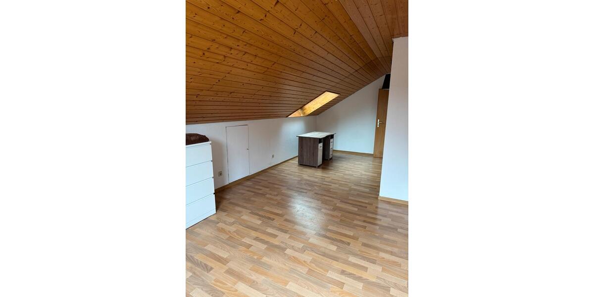 Dachgeschoßwohnung Kirchardt - 3 Zimmer, 75 m&sup2;, 640&euro; | Angebot:25892371