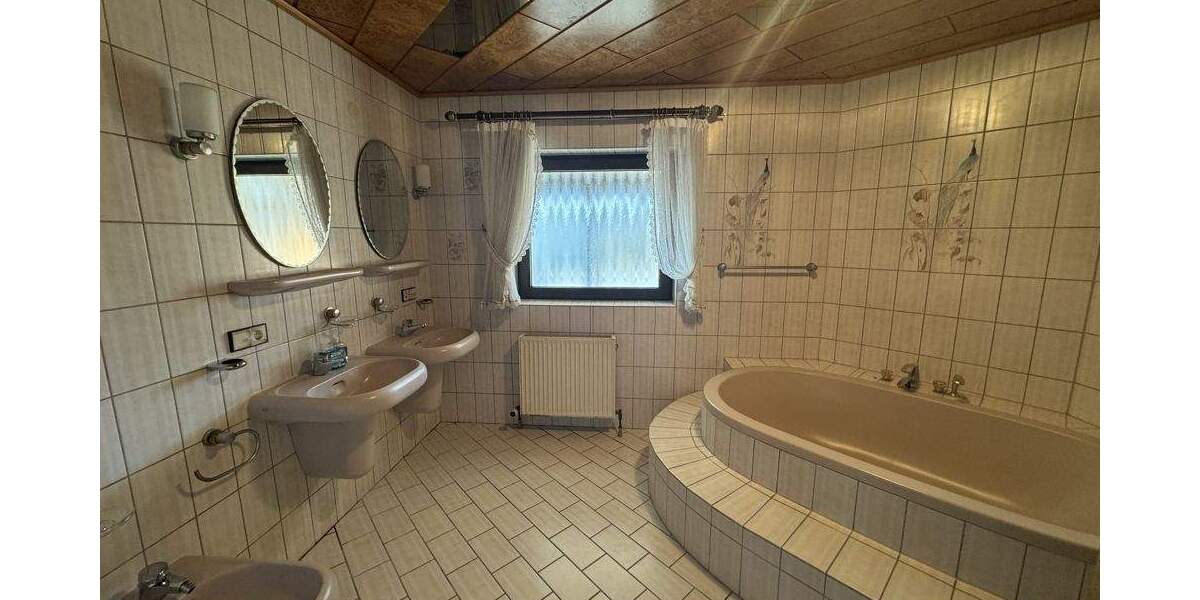 Einfamilienhaus Bretten - 7 Zimmer, 151 m&sup2;, 695.000&euro; | Angebot:25682176