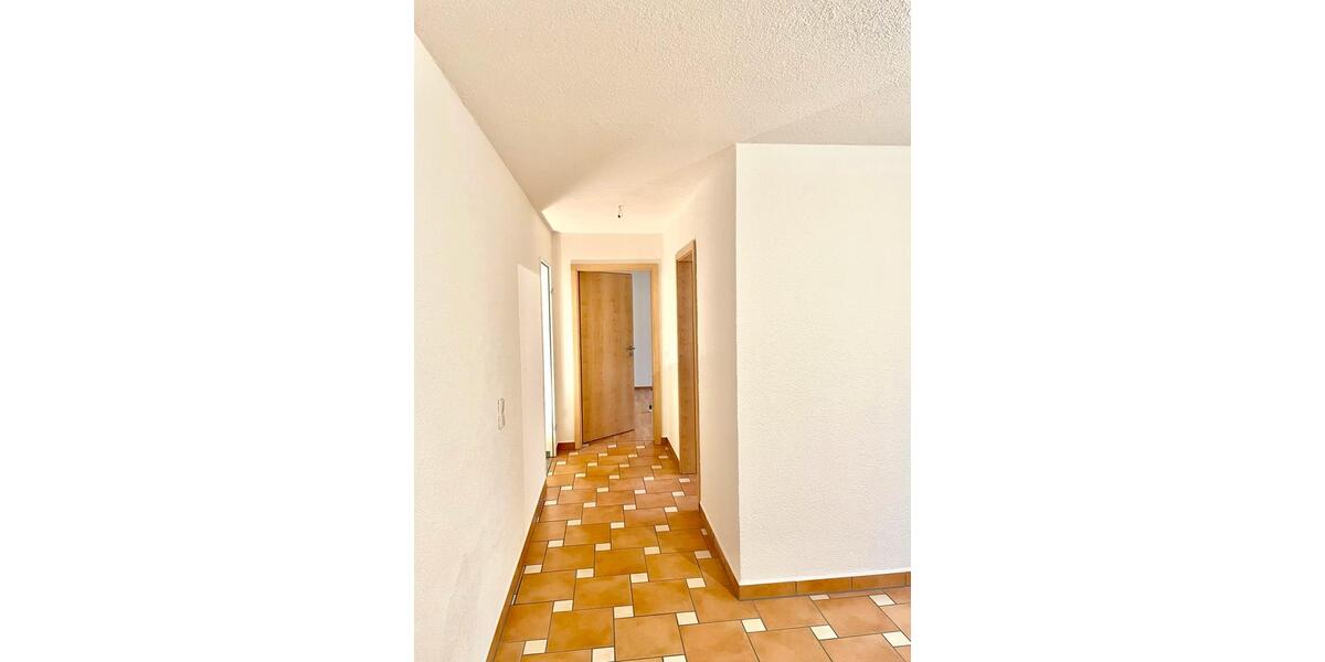 Etagenwohnung Kirchardt - 5 Zimmer, 90 m&sup2;, 900&euro; | Angebot:25378346