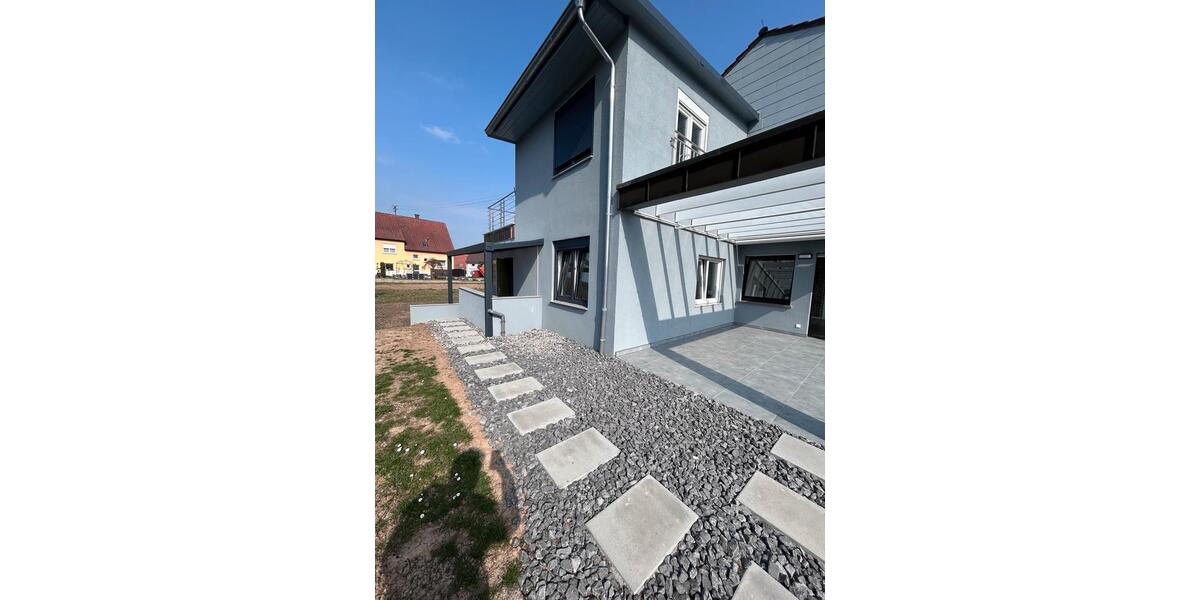 Erdgeschoßwohnung Brackenheim - 4 Zimmer, 100 m&sup2;, 1.350&euro; | Angebot:25418138