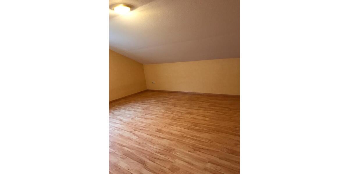 Dachgeschoßwohnung Mosbach - 3 Zimmer, 70 m&sup2;, 850&euro; | Angebot:25953923